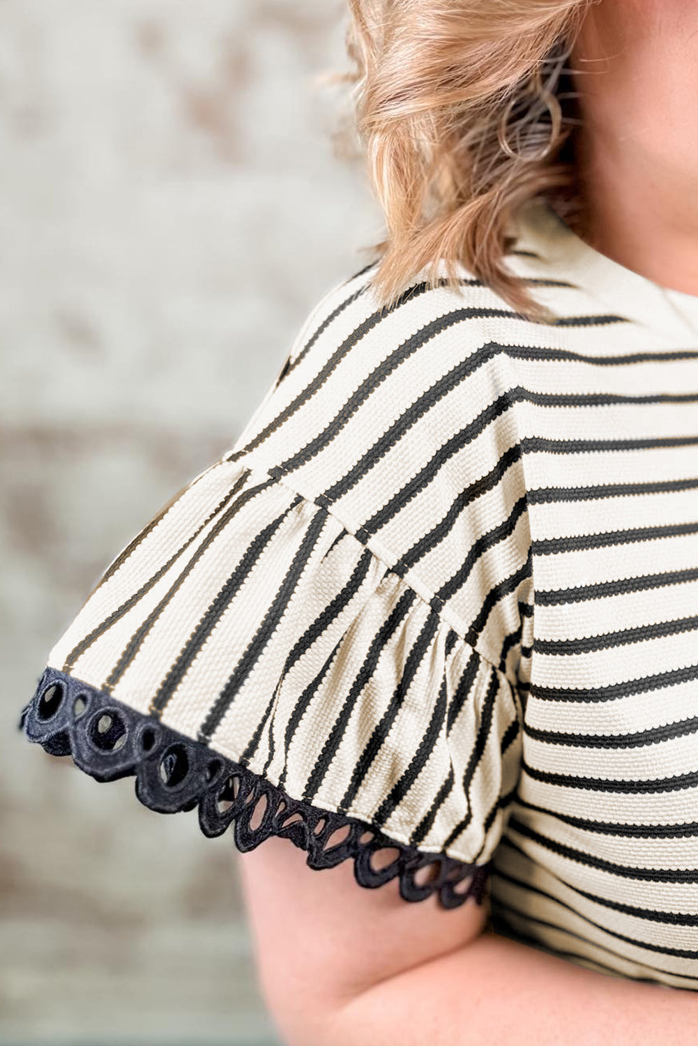 Plus Size Stripe Scallop Trim Short Sleeve Top
