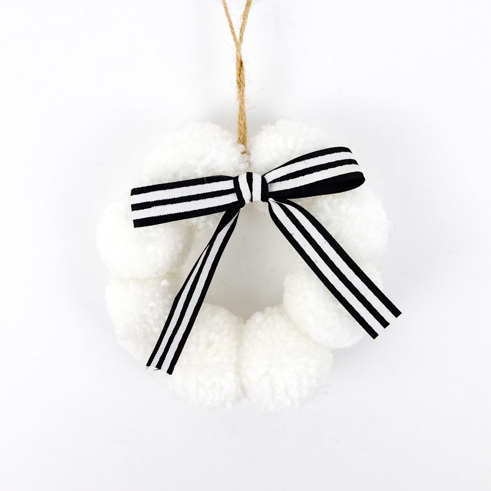 4.5x4.5x1 yarn pom pom (WREATH) white/bk