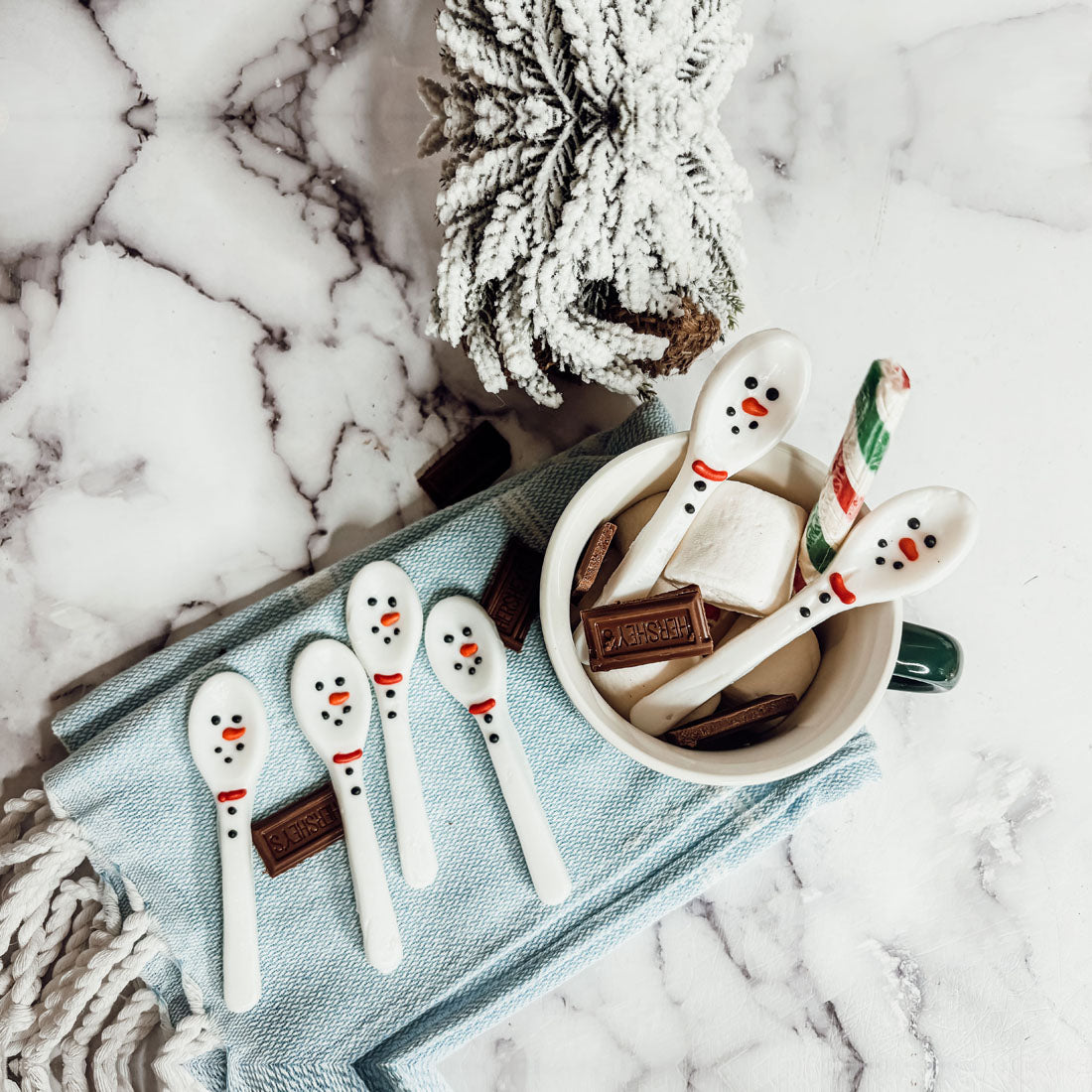 Christmas Spoons you can eat for hot chocolate
hot chocolate kit diy
hot chocolate bar set up
hot chocolate gift box