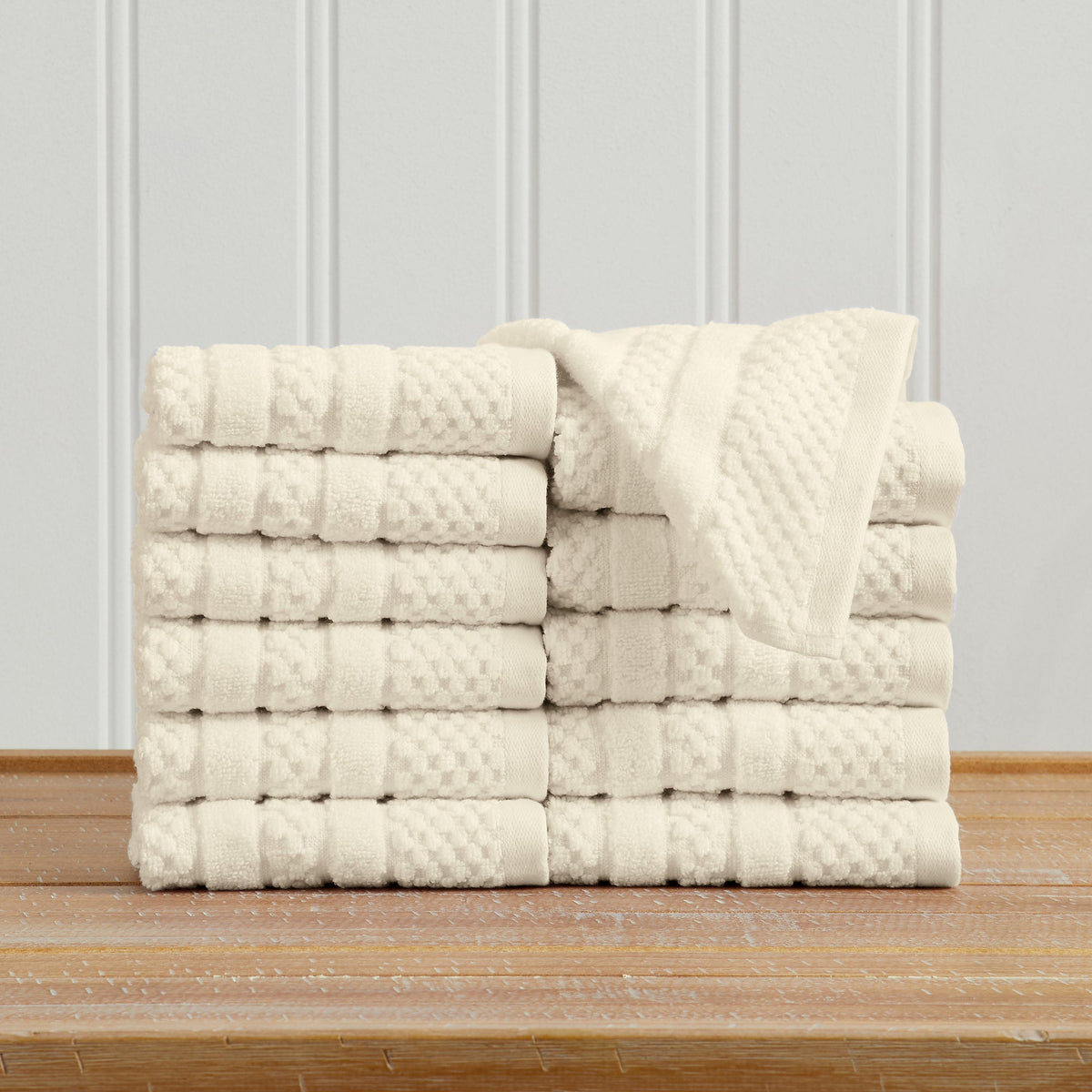Giuliana Collection Checkered Jacquard Bath Towel Set