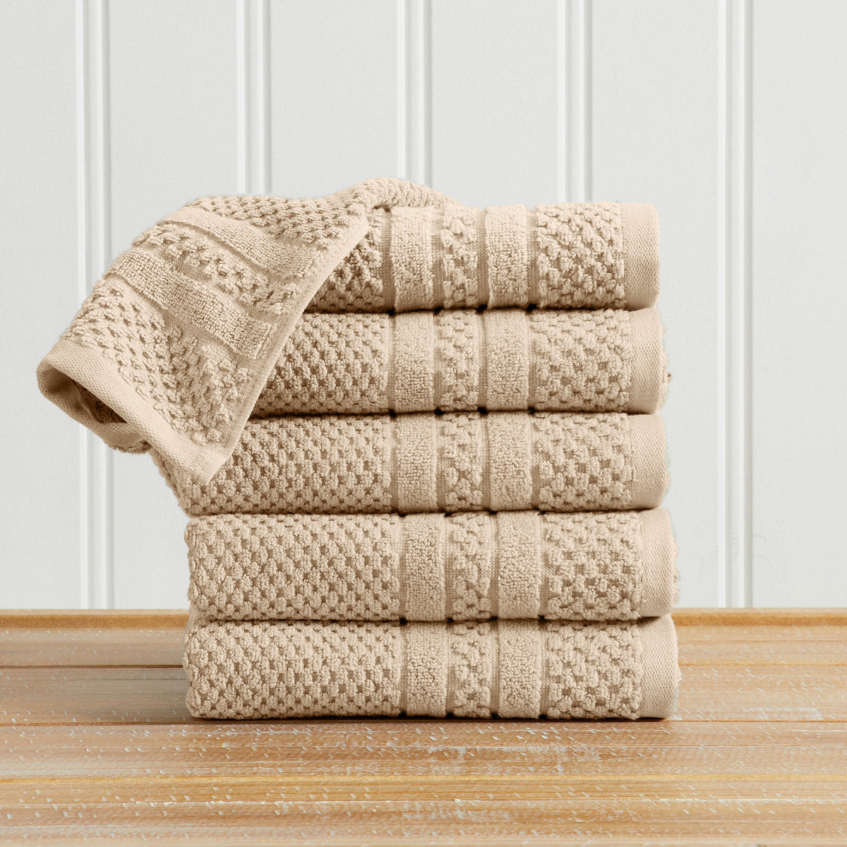 Giuliana Collection Checkered Jacquard Bath Towel Set