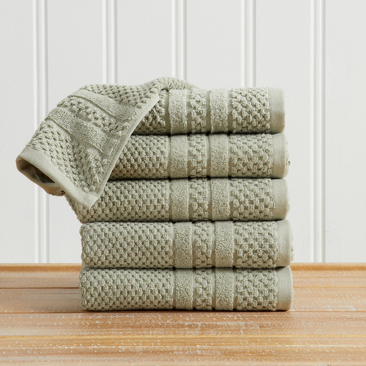 Giuliana Collection Checkered Jacquard Bath Towel Set
