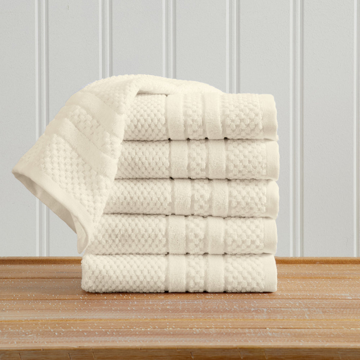 Giuliana Collection Checkered Jacquard Bath Towel Set